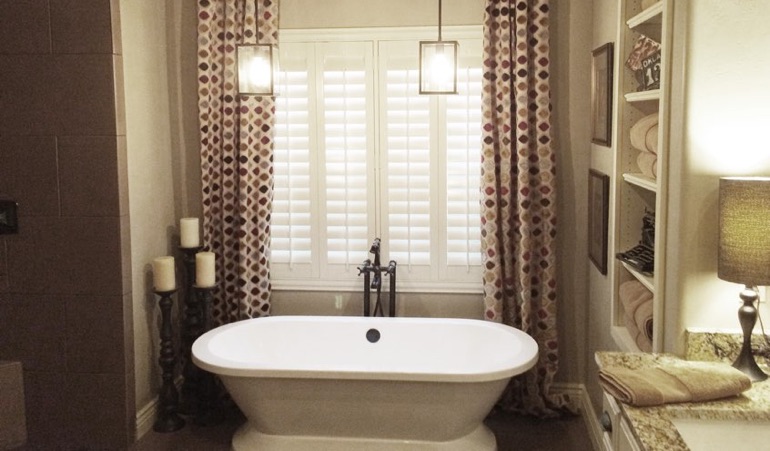 Polywood Shutters in Chicago Bathroom